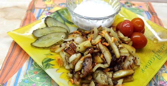 Картофель по - деревенски с соусом