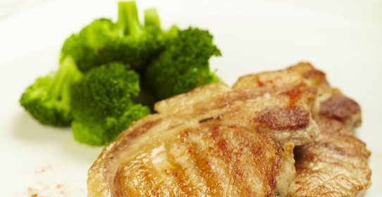 Свиные отбивные с нектаринами