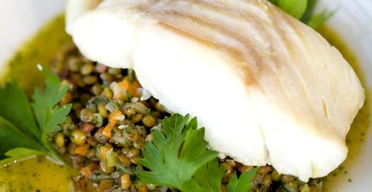 Треска с рагу из чечевицы