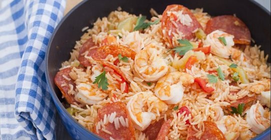 Рис с креветками и чоризо