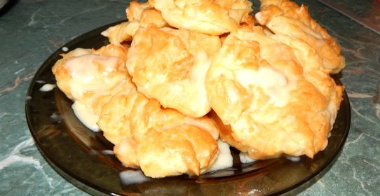 Заварные пирожные со сливочно-сгущеным кремом (профитроли)