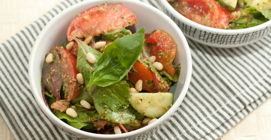 Овощной салат с песто