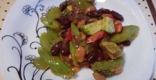 Теплый салат с фасолью