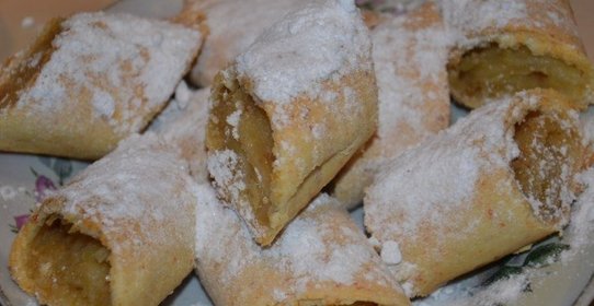 Рулетики с яблоком из творожного теста