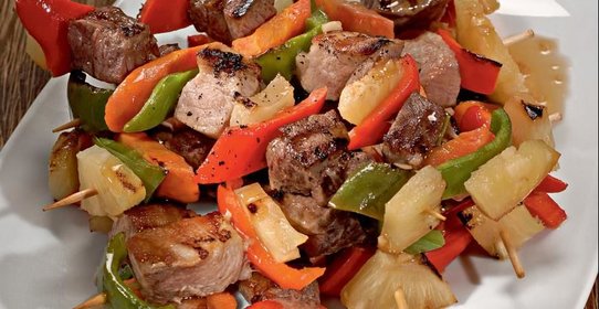 Свинина с ананасами и морковью