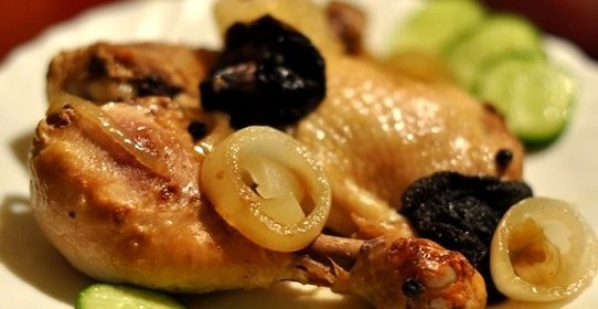 Курица, тушенная кусочками