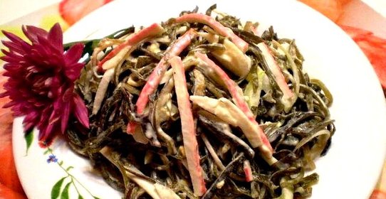 Салат из ламинарии и крабовых палочек