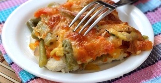 Курица запеченная с овощами