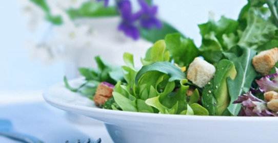 Зеленый салат из авокадо