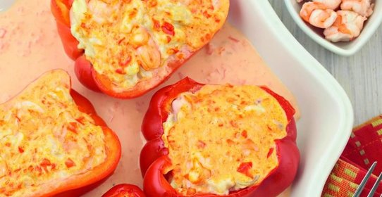 Перец, фаршированный хеком и креветками