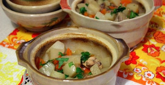 Курица с репой в горшочках