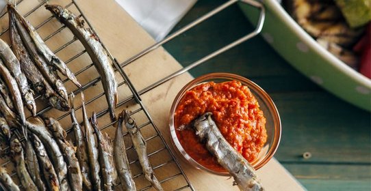 Корюшка с соусом сальбитчада