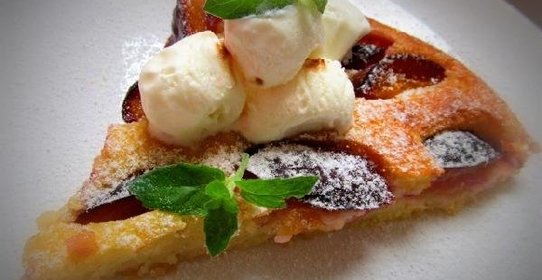 Нежнейший пирог со сливами