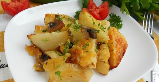 Картофель по-французски с яблоком и грибами
