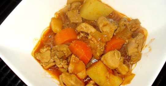 Тушеная курица с морковкой