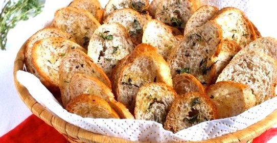 Домашние сухарики с тимьяном