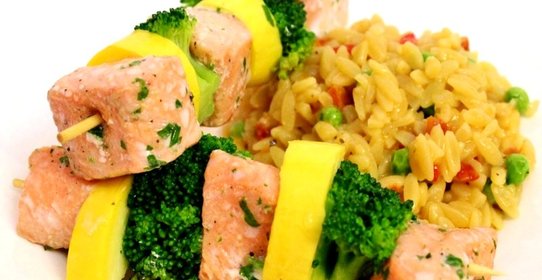 Шашлычки из лосося на шпажках