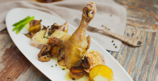 Куриные ножки, фаршированные беконом и грибами