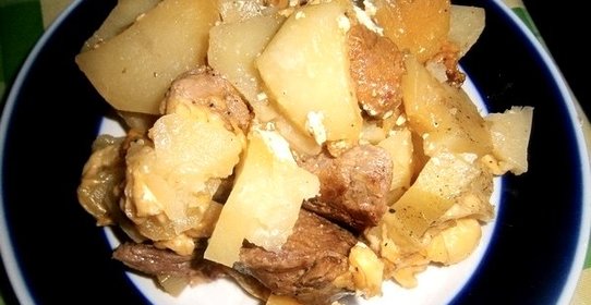 Картошка со свининой и сыром в мультиварке