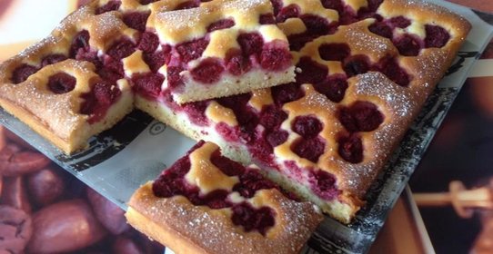 Пирог с малиной