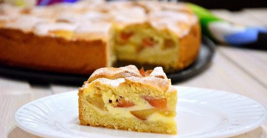 Шарлотка в сметанной заливке