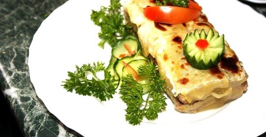 Кабачковый закусочный рулет с мясом и грибами