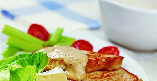 Свинина под соусом из камамбера