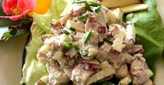 Салат из филе индейки с яблоком