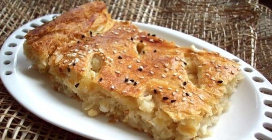 Пирог с капустой из готового слоеного теста