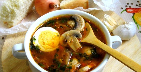 Борщ с шампиньонами