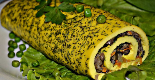 Рулет из омлета с грибами