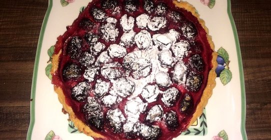 Пирог со сливами из слоеного теста