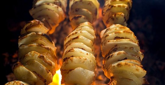 Картошка с салом на шампурах