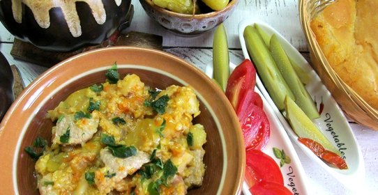 Свинина в горшочках