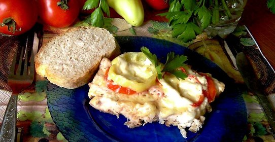 Куриная грудка запеченная с помидором и болгарским перцем