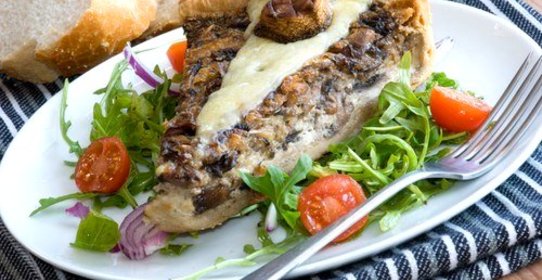 Грибной тарт с травами и грюйером