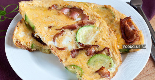 Омлет с беконом и кабачками