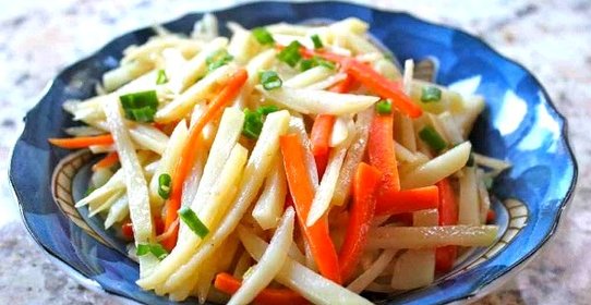 Жареная картошка с луком и морковкой