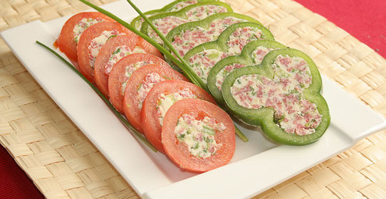 Медальоны из перцев и помидоров