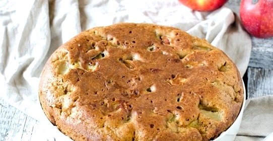 Шарлотка со сгущенкой