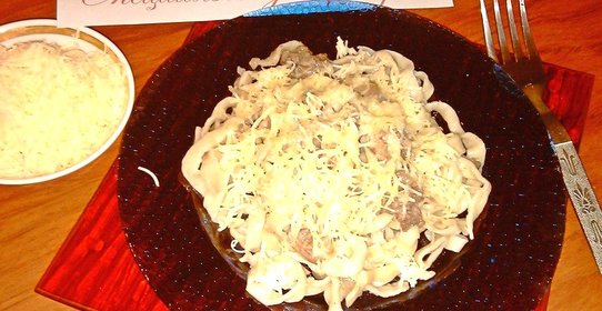 Феттуччине с фаршем и грибами