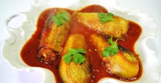 Фаршированные кабачки в томатном соусе