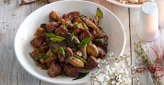 Свинина с грибами и зеленым луком