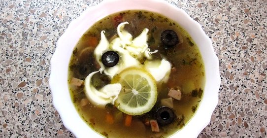 Солянка с маслинами