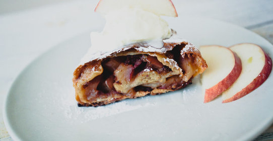 Яблочный штрудель: пошаговый рецепт