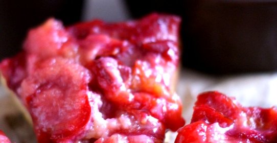 Шарлотка «по-осеннему» со сливами