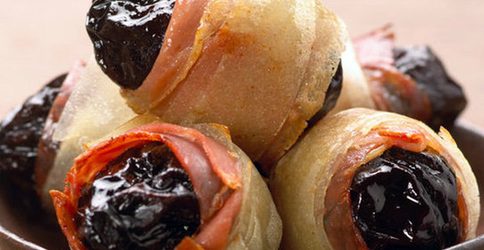 Рулетики с ветчиной и черносливом