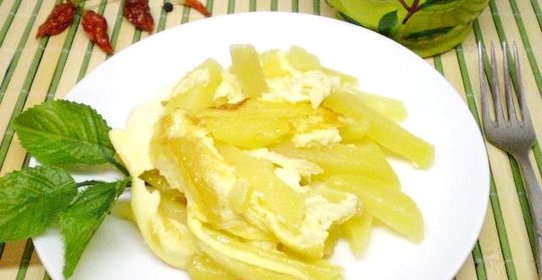Картофель с яйцом в мультиварке