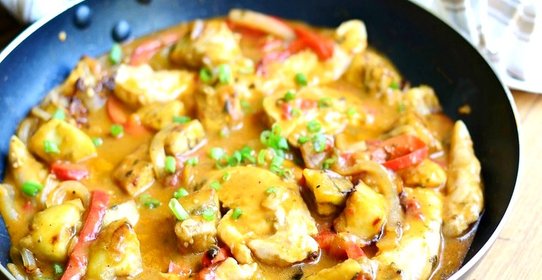 Курица по-тайски с овощами