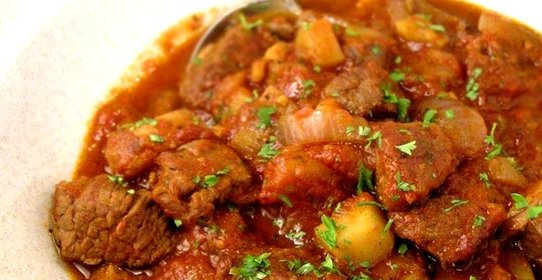 Гуляш из свинины в мультиварке